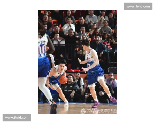新疆男篮主场迎战天津男篮强强对话引爆新一轮联赛关注焦点对决夜